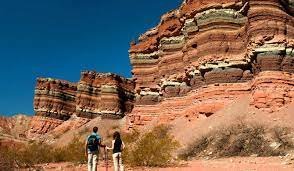 Bajan los contagios, las provincias cambian los requisitos de ingreso y buscan activar el turismo