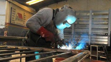 Detectan un 75% de irregularidades laborales en empresas metalúrgicas